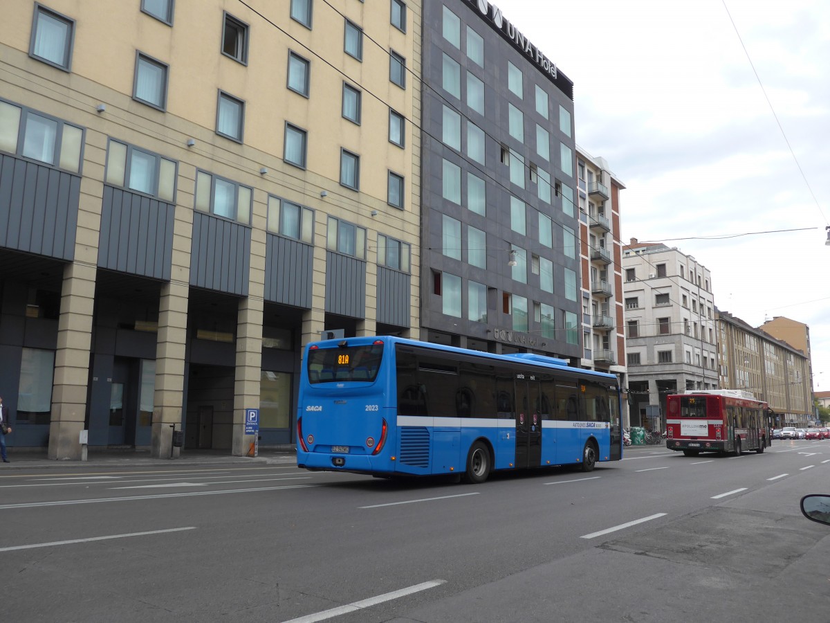 (165'550) - SACA Bologna - Nr. 2023/EZ-943 WG - Iveco am 23. September 2015 beim Bahnhof Bologna Centrale