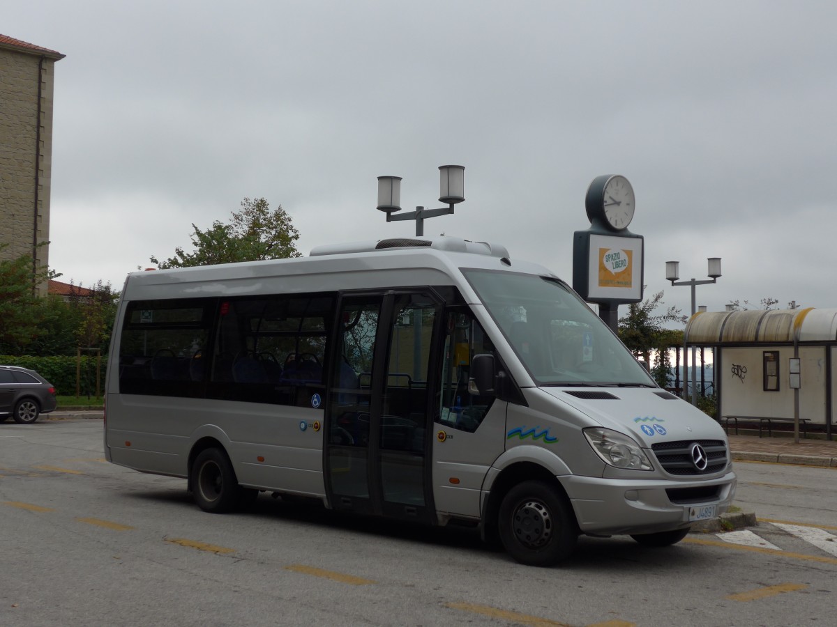 (165'628) - AASS San Marino - J4891 - Mercedes am 24. September 2015 in San Marino