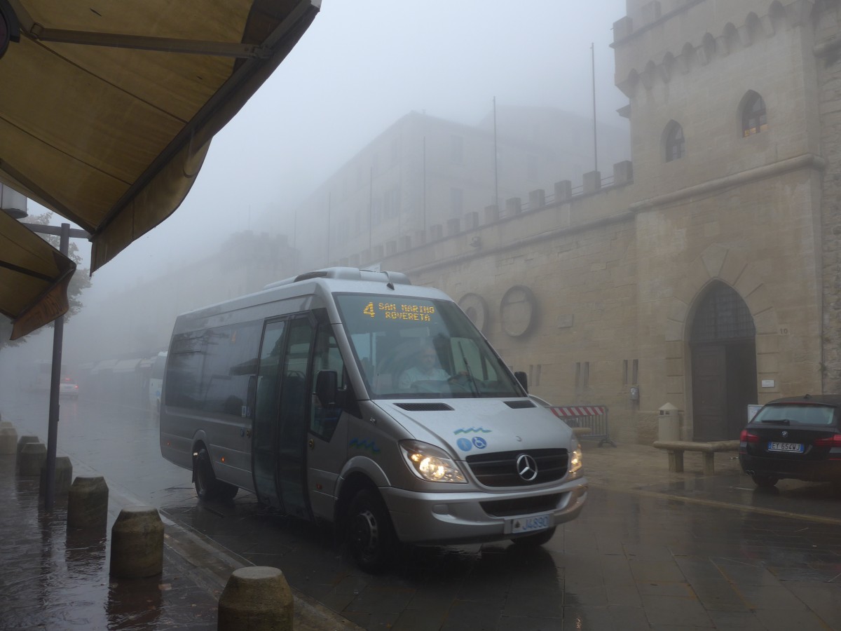 (165'688) - AASS San Marino - J4890 - Mercedes am 24. September 2015 in San Marino