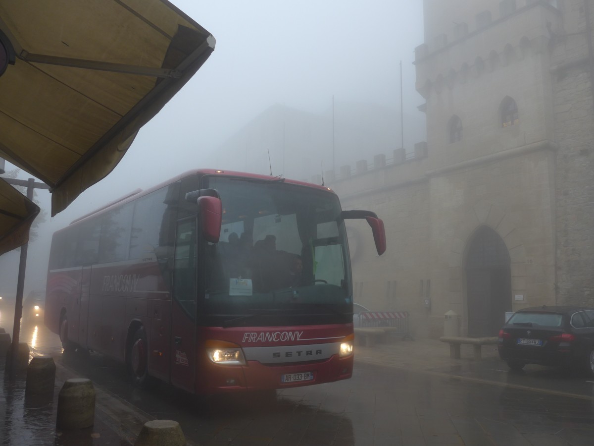 (165'693) - Aus Frankreich: Francony, Annevy - AR 033 BM - Setra am 24. September 2015 in San Marino