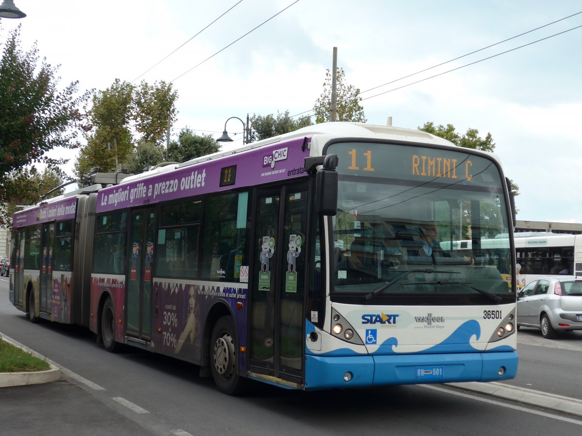 (165'806) - START Cesena - Nr. 36'501/RN 501 - Van Hool Gelenktrolleybus am 25. September 2015 beim Bahnhof Rimini