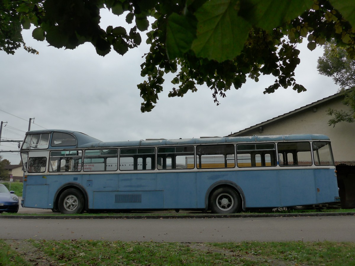 (166'176) - Oldie-Tours Zrisee, Wollerau - FBW/Tscher Hochlenker (ex VBZ Zrich Nr. 250) am 10. Oktober 2015 in Uznach, Garage