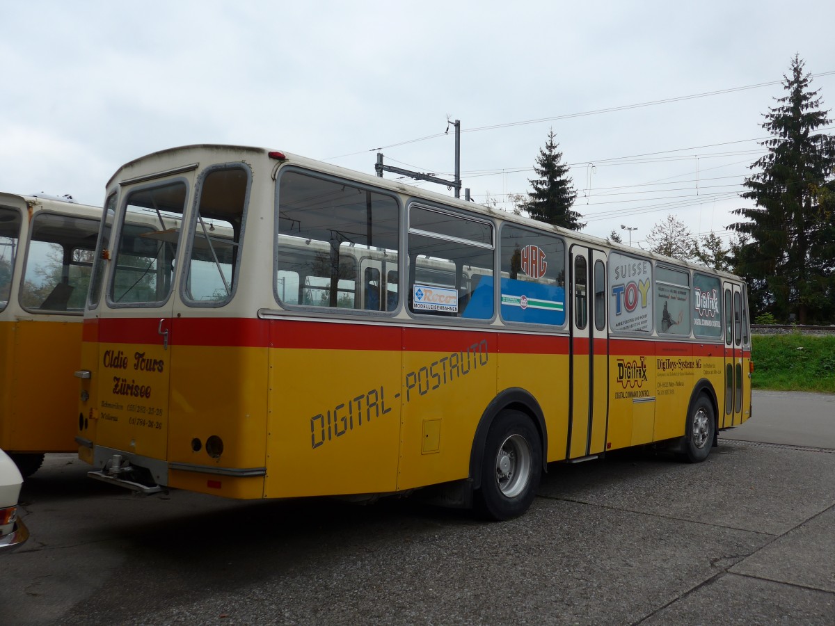 (166'179) - Oldie-Tours Zrisee, Wollerau - Saurer/Hess (ex Wohlgemuth, Hochwald) am 10. Oktober 2015 in Uznach, Garage