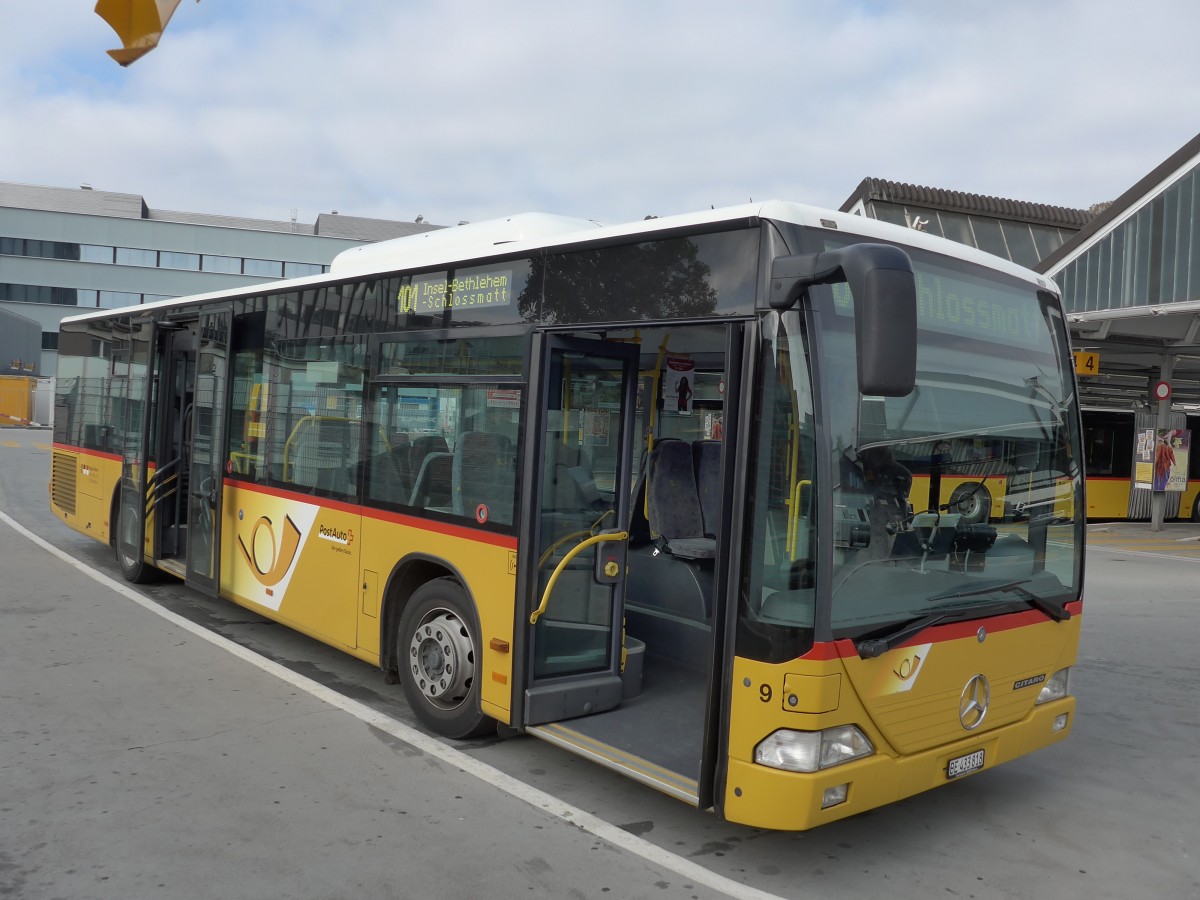 (166'213) - Steiner, Ortschwaben - Nr. 9/BE 433'818 - Mercedes am 12. Oktober 2015 in Bern, Postautostation