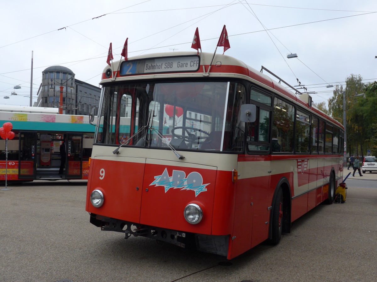 (166'312) - VB Biel (TVS) - Nr. 9 - FBW/R&J Trolleybus am 24. Oktober 2015 in Biel, Zentralplatz