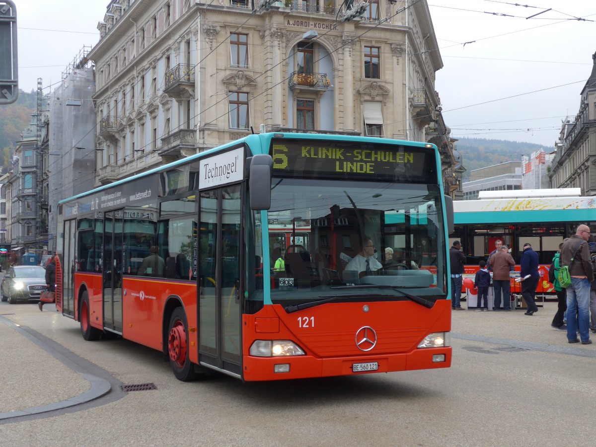 (166'373) - VB Biel - Nr. 121/BE 560'121 - Mercedes am 24. Oktober 2015 in Biel, Zentralplatz