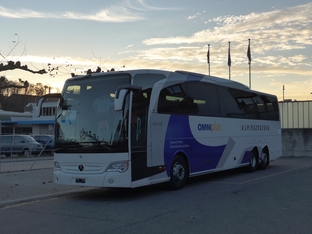 (166'560) - EvoBus, Kloten - Mercedes am 6. November 2015 in Kloten, EvoBus