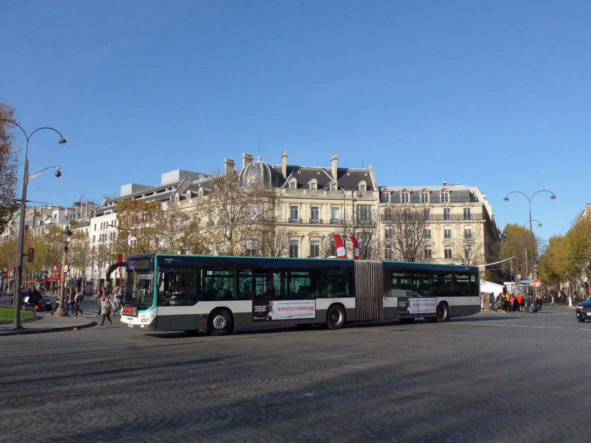 (166'665) - RATP Paris - Nr. 4668 - MAN am 15. November 2015 in Paris, Champs-Elyses