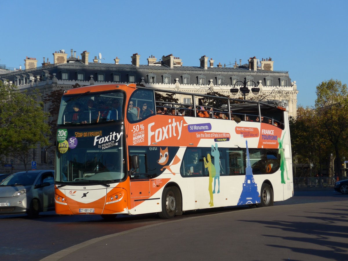 (166'696) - France Tourisme, Paris - CT 691 GT - Volvo/UNVI am 15. November 2015 in Paris, Arc de Triomphe