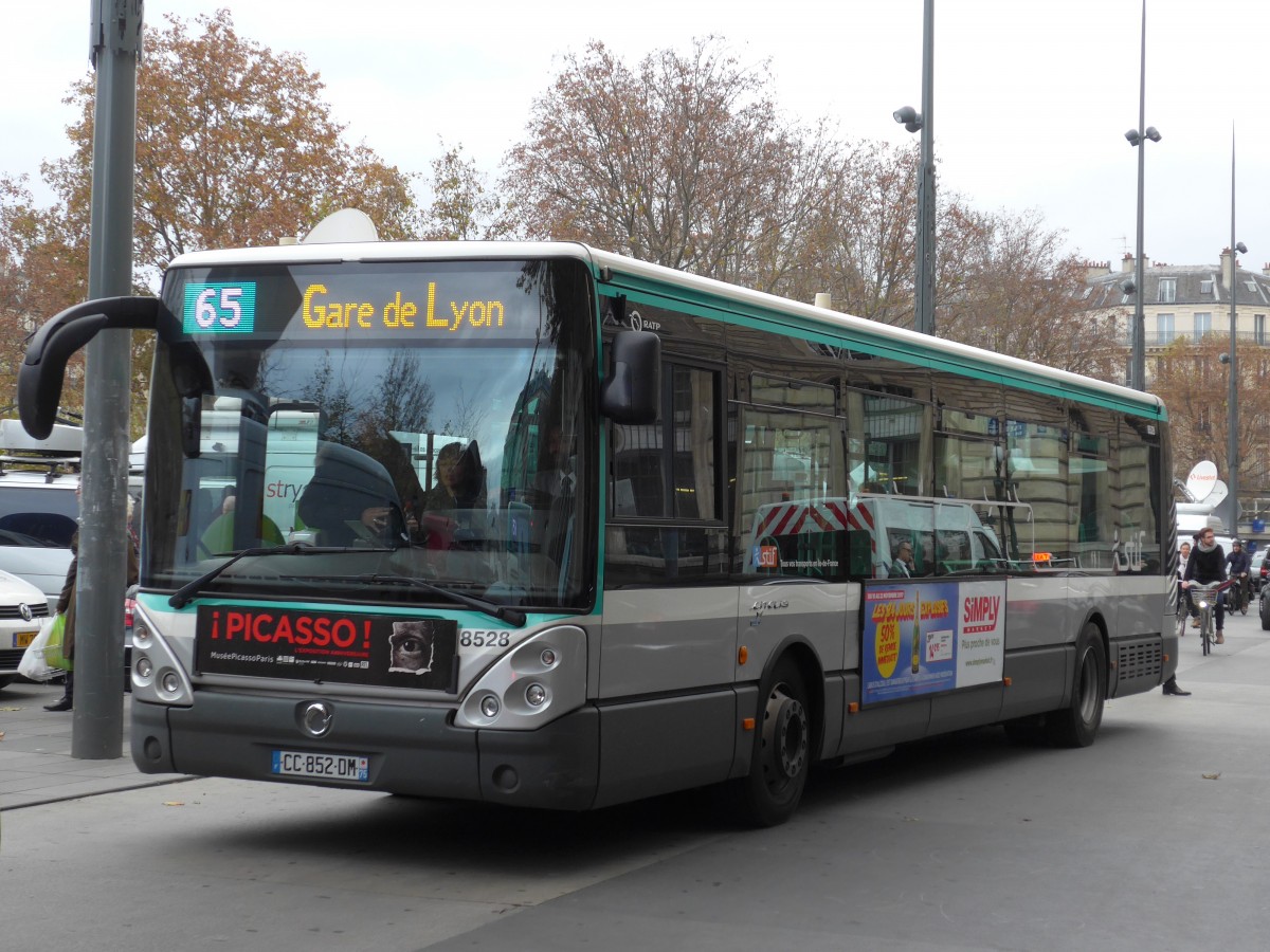 (166'974) - RATP Paris - Nr. 8528/CC 852 DM - Irisbus am 16. November 2015 in Paris, Rpublique