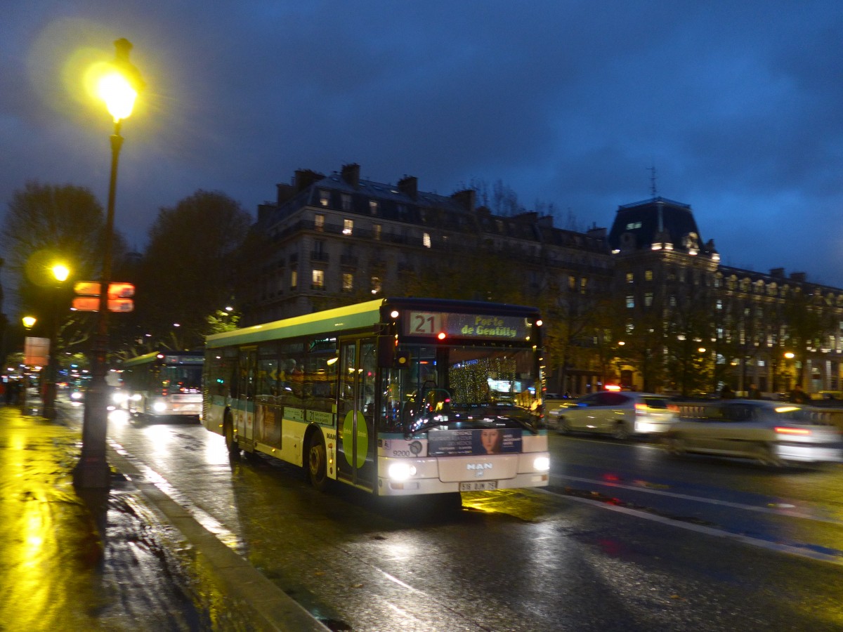 (167'256) - RATP Paris - Nr. 9200/516 QJM 75 - MAN am 17. November 2015 in Paris, Notre Dame