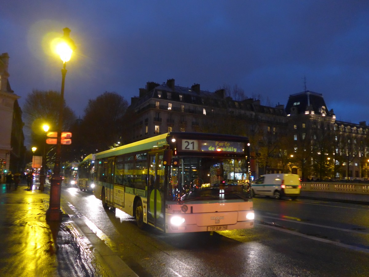 (167'257) - RATP Paris - Nr. 9198/737 QJP 75 - MAN am 17. November 2015 in Paris, Notre Dame