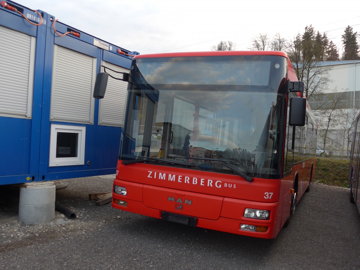 (167'435) - AHW Horgen - Nr. 37 - MAN (ex VZO Grningen Nr. 37) am 19. November 2015 in Kloten, EvoBus