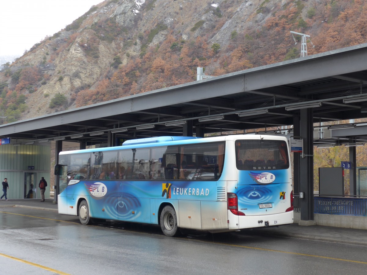 (167'572) - LLB Susten - Nr. 4/VS 38'004 - Setra am 29. November 2015 beim Bahnhof Leuk