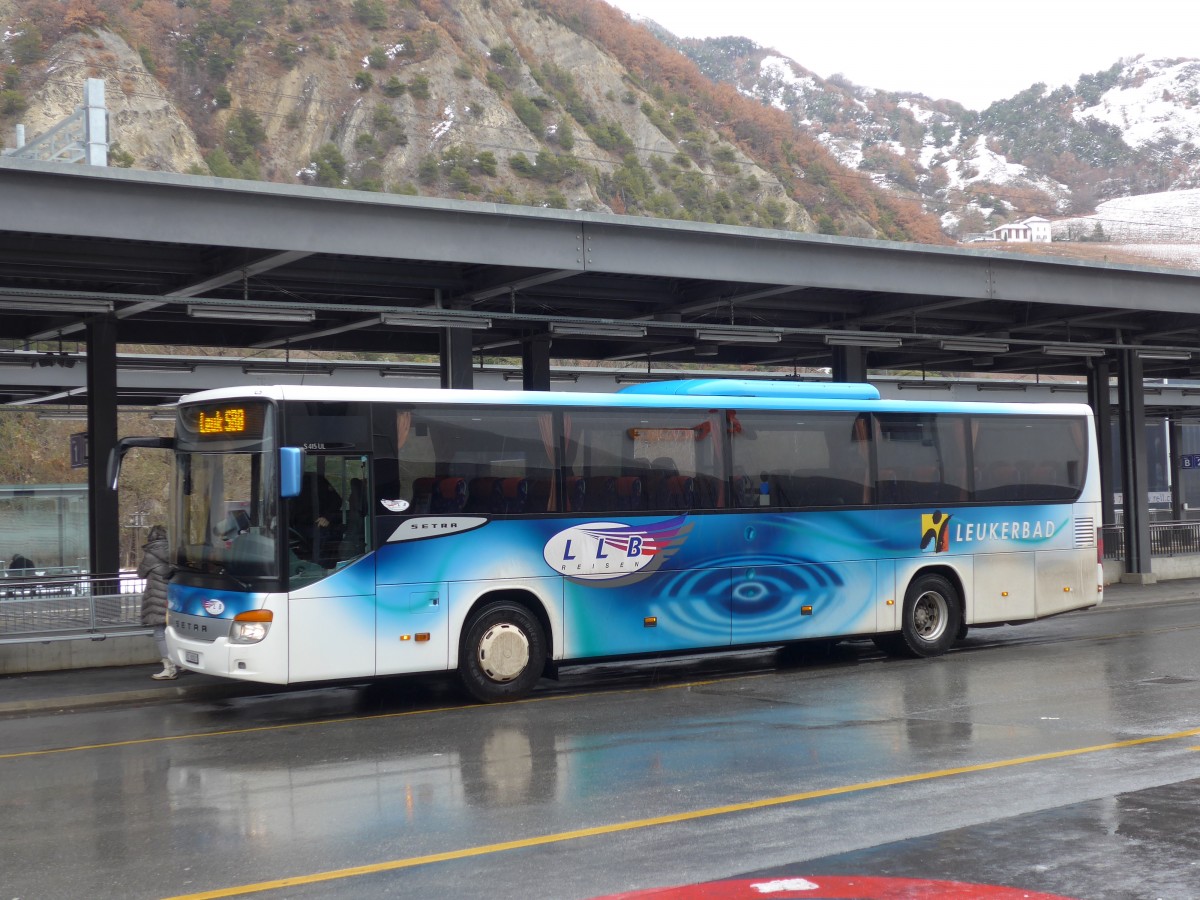 (167'582) - LLB Susten - Nr. 3/VS 38'003 - Setra am 29. November 2015 beim Bahnhof Leuk