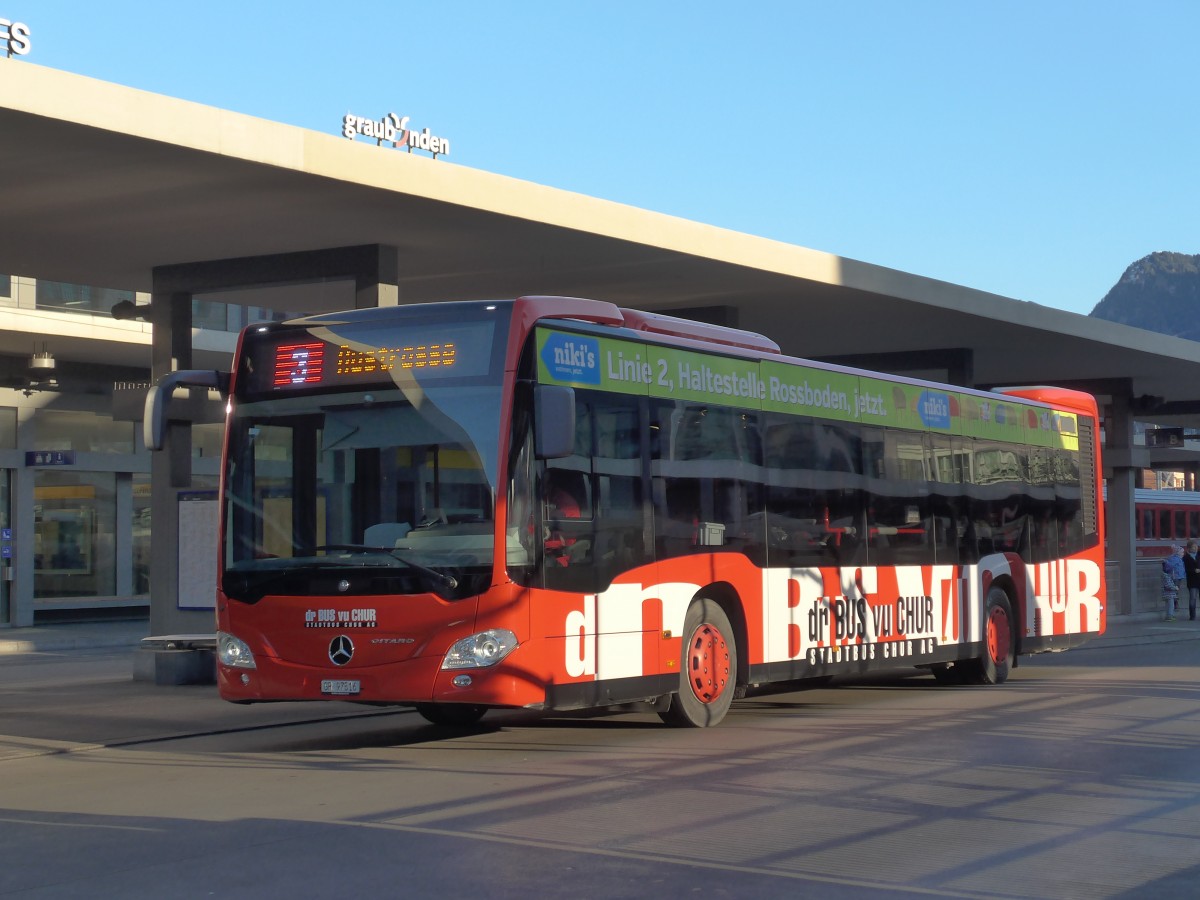 (167'615) - SBC Chur - Nr. 16/GR 97'516 - Mercedes am 5. Dezember 2015 beim Bahnhof Chur