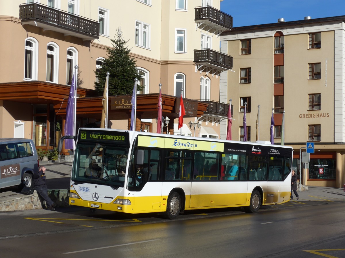 (167'784) - VBD Davos - Nr. 2/GR 81'985 - Mercedes am 19. Dezember 2015 beim Bahnhof Davos Dorf