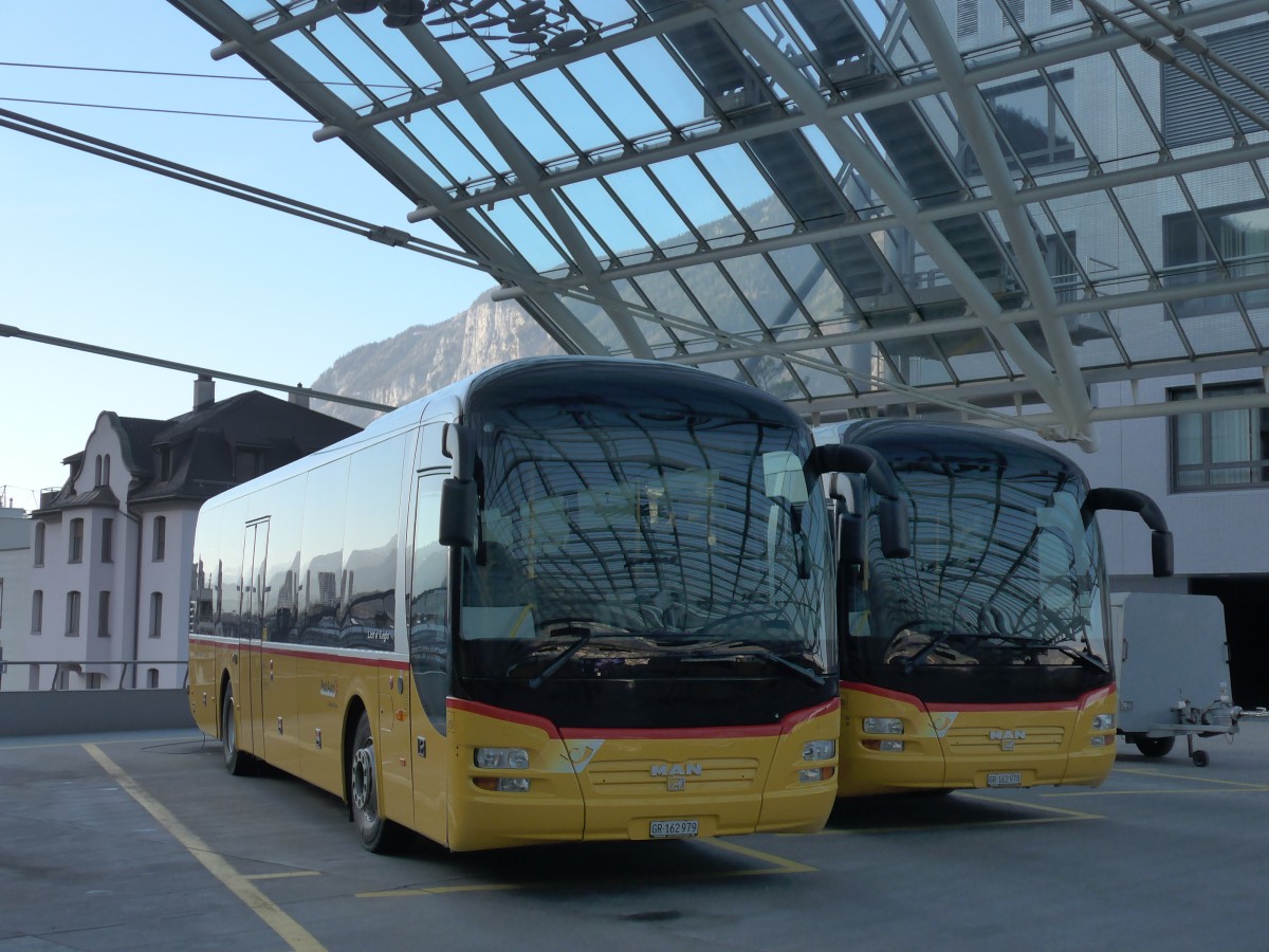 (167'837) - PostAuto Graubnden - GR 162'979 - MAN am 19. Dezember 2015 in Chur, Postautostation