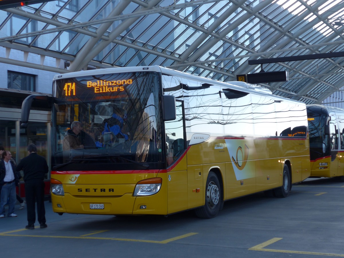 (167'839) - PostAuto Graubnden - GR 170'160 - Setra am 19. Dezember 2015 in Chur, Postautostation