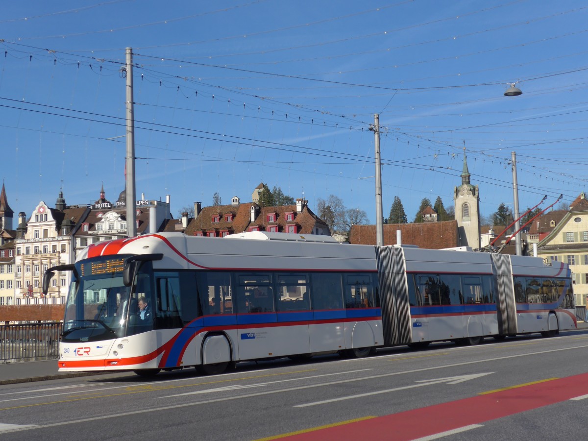 (167'943) - VBL Luzern - Nr. 240 - Hess/Hess Doppelgelenktrolleybus am 25. Dezember 2015 in Luzern, Bahnhofbrcke