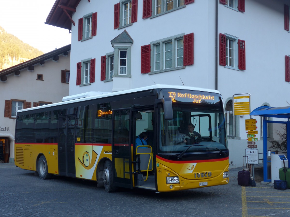 (168'061) - Mark, Andeer - GR 163'711 - Iveco am 29. Dezember 2015 in Andeer, Post