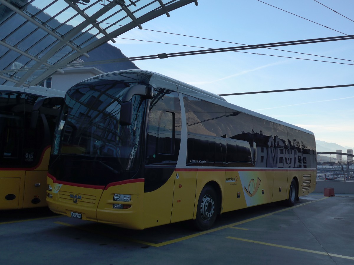 (168'087) - PostAuto Graubnden - GR 162'991 - MAN am 29. Dezember 2015 in Chur, Postautostation