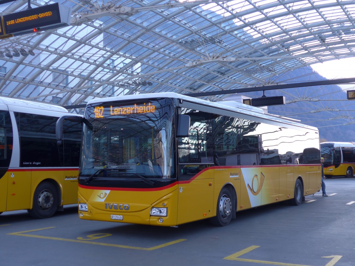 (168'092) - PostAuto Graubnden - GR 170'434 - Iveco am 29. Dezember 2015 in Chur, Postautostation