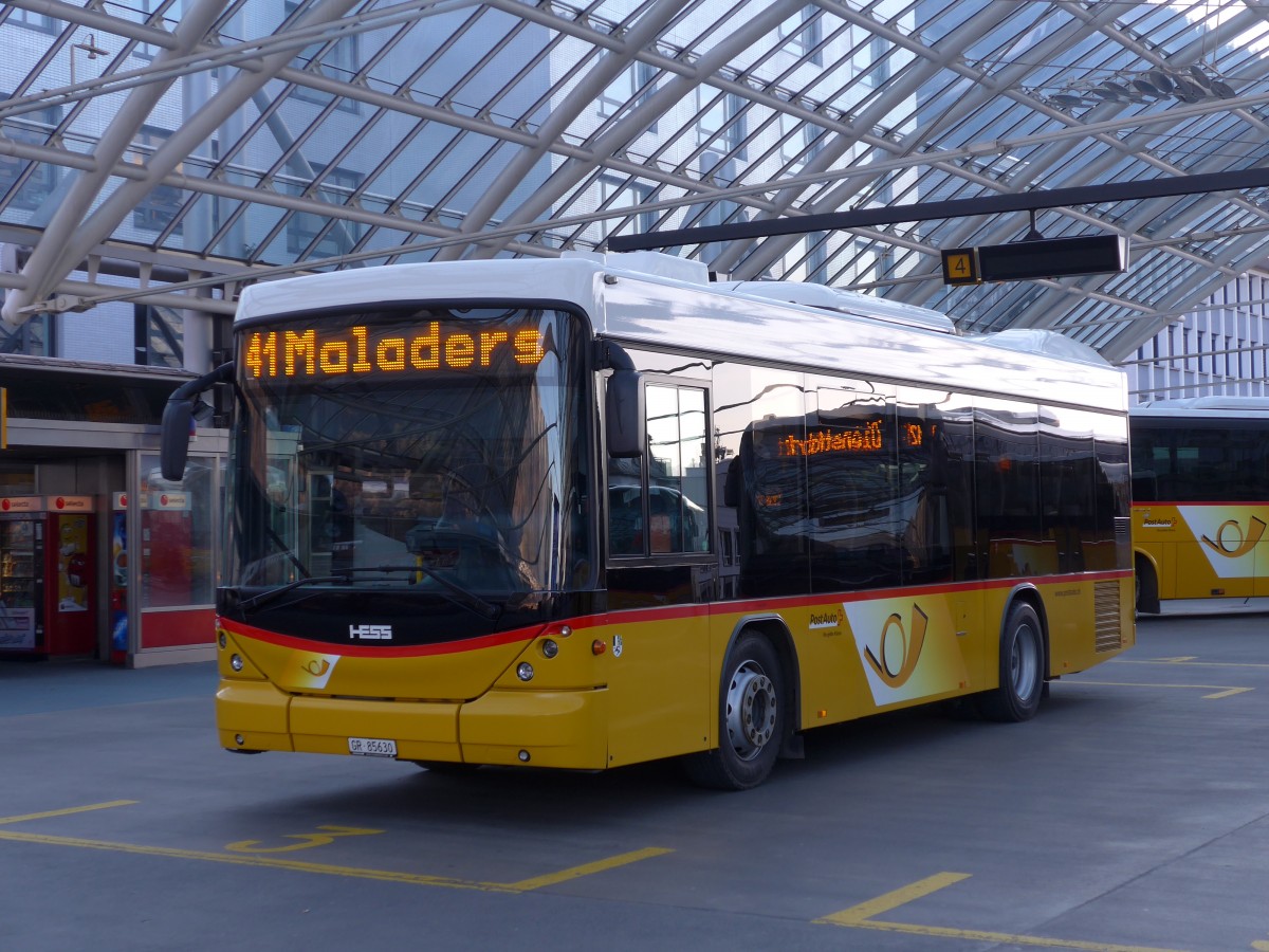 (168'093) - PostAuto Graubnden - GR 85'630 - Scania/Hess am 29. Dezember 2015 in Chur, Postautostation