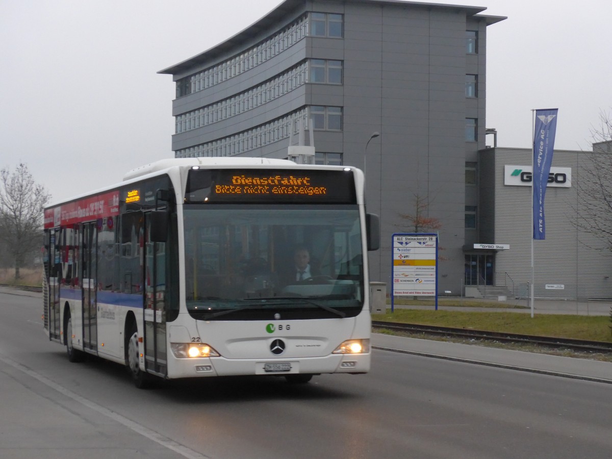 (168'161) - Maag, Kloten - Nr. 22/ZH 556'222 - Mercedes am 30. Dezember 2015 in Kloten, EvoBus