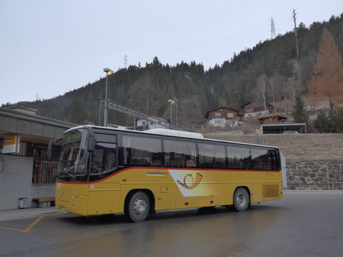 (168'225) - Demarmels, Salouf - GR 48'803 - Volvo am 2. Januar 2016 beim Bahnhof Tiefencastel