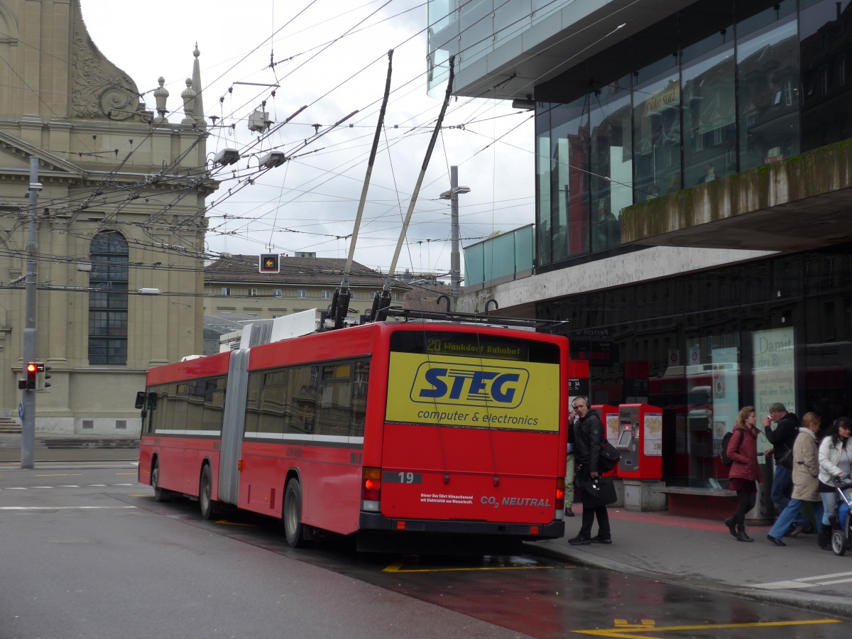 (168'459) - Bernmobil, Bern - Nr. 19 - NAW/Hess Gelenktrolleybus am 11. Januar 2016 beim Bahnhof Bern