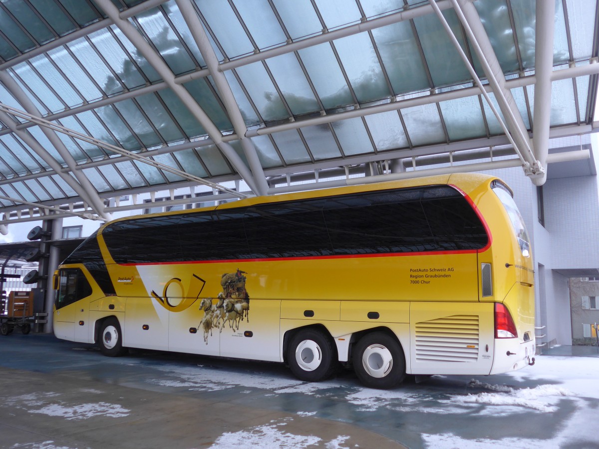 (168'492) - PostAuto Graubnden - Neoplan am 23. Januar 2016 in Chur, Postautostation