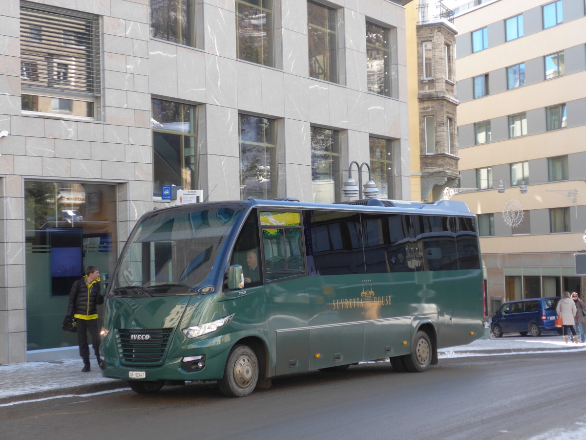 (168'517) - Chrisma, St. Moritz - GR 82'447 - Iveco/ProBus am 23. Januar 2016 in St. Moritz, Schulhausplatz