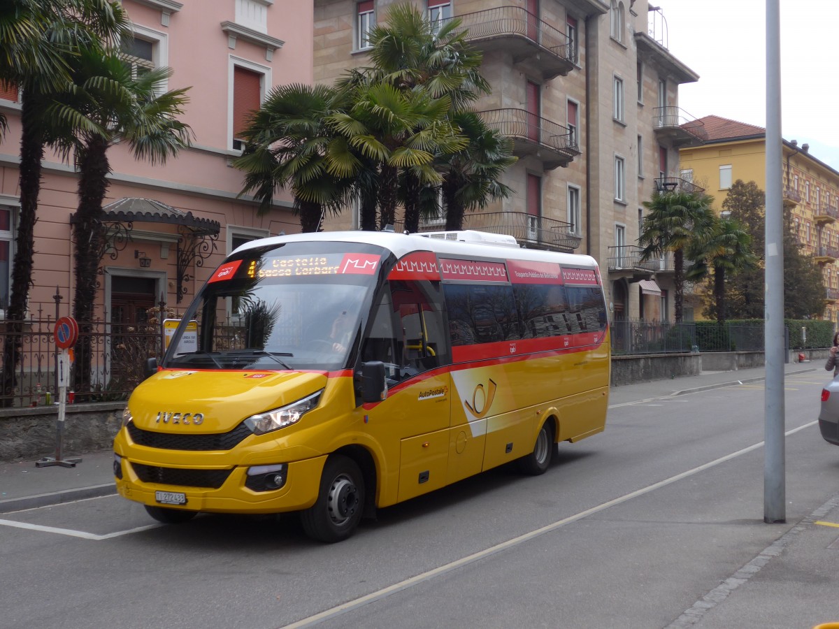 (168'658) - AutoPostale Ticino - TI 272'433 - Iveco/Rosero am 6. Februar 2016 in Bellinzona, Fermata provvisoria