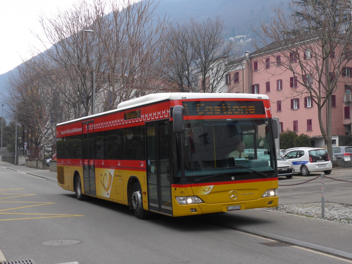 (168'676) - AutoPostale Ticino - TI 228'019 - Mercedes am 6. Februar 2016 in Bellinzona, Fermata provvisoria