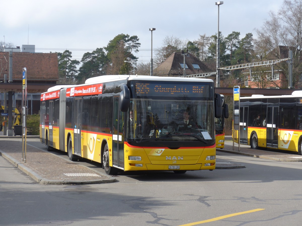 (168'869) - PostAuto Zrich - Nr. 257/ZH 781'189 - MAN am 24. Februar 2016 beim Bahnhof Blach