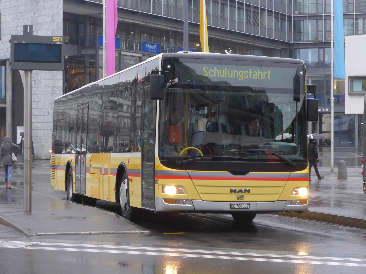 (168'902) - STI Thun - Nr. 117/BE 700'117 - MAN am 25. Februar 2016 beim Bahnhof Thun