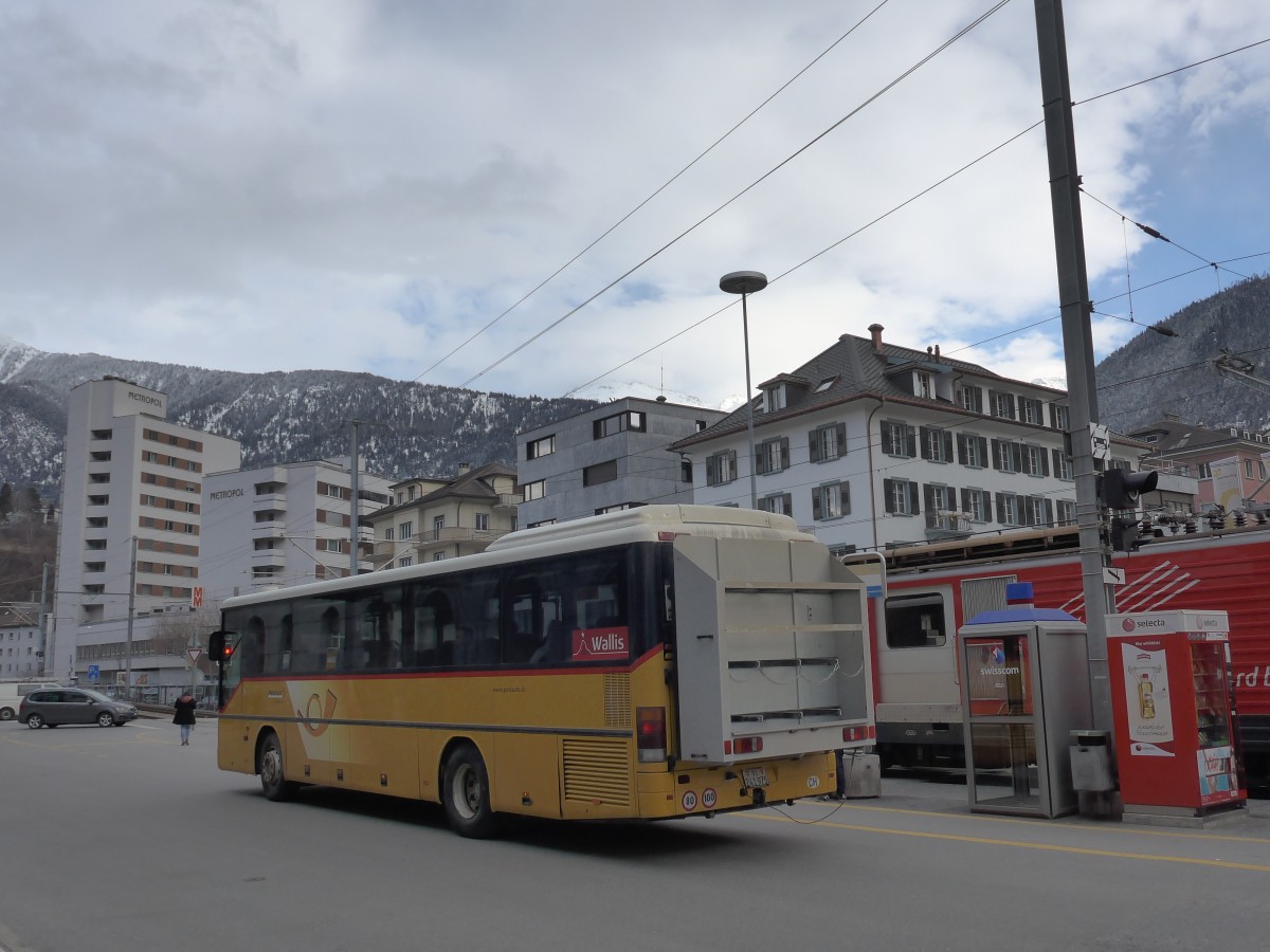 (169'068) - PostAuto Wallis - VS 241'975 - Setra am 6. Mrz 2016 beim Bahnhof Brig