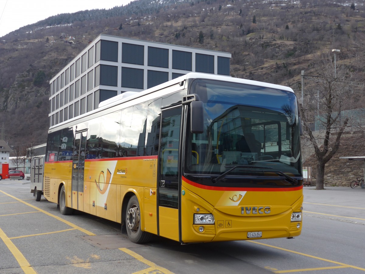 (169'070) - PostAuto Wallis - VS 424'841 - Iveco am 6. Mrz 2016 beim Bahnhof Brig