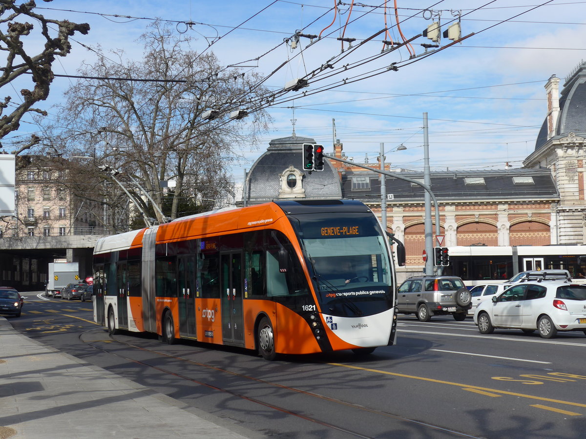 (169'124) - TPG Genve - Nr. 1621 - Van Hool Gelenktrolleybus am 7. Mrz 2016 in Genve, Place des Vingt-Deux-Cantons