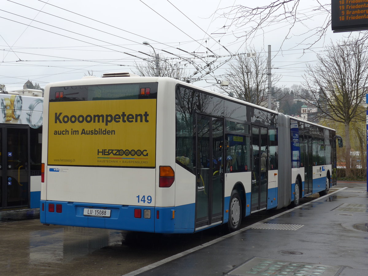 (169'458) - VBL Luzern - Nr. 149/LU 15'088 - Mercedes (ex Heggli, Kriens Nr. 711) am 25. Mrz 2016 beim Bahnhof Luzern