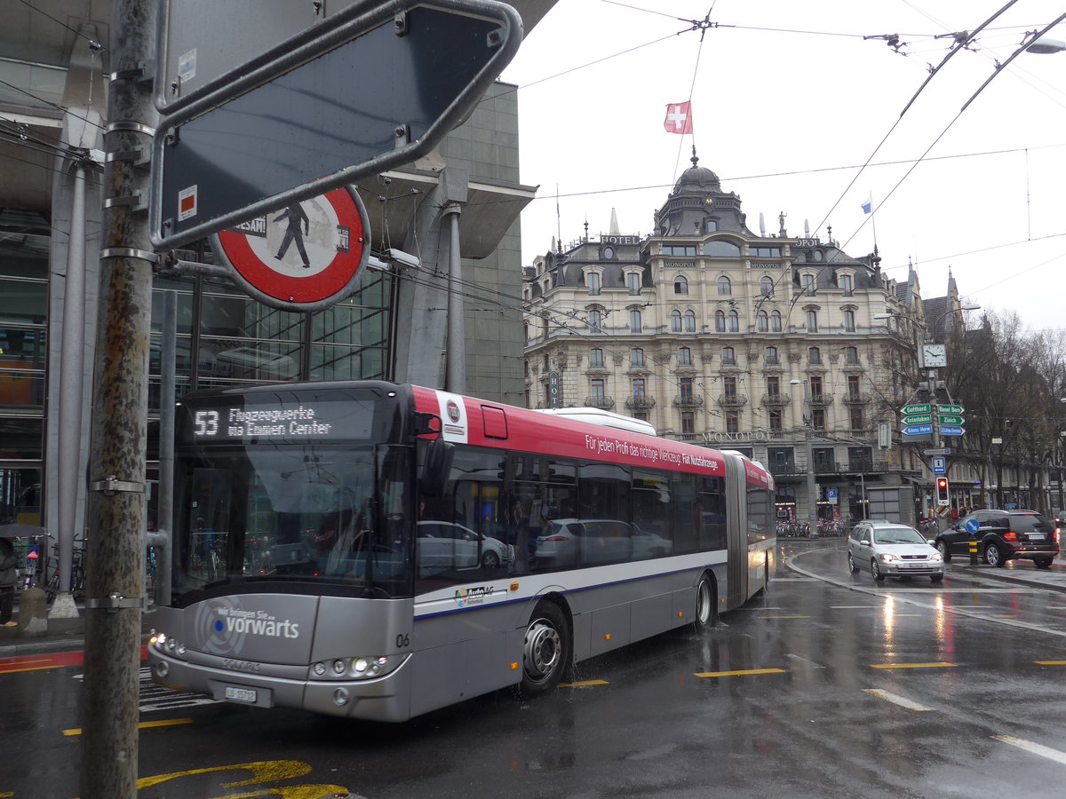 (169'464) - AAGR Rothenburg - Nr. 6/LU 15'712 - Solaris am 25. Mrz 2016 beim Bahnhof Luzern