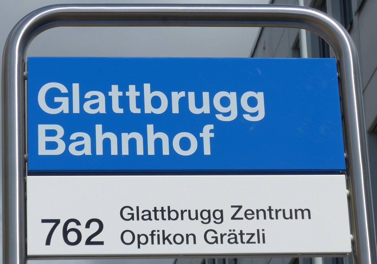 (170'023) - ZVV-Haltestellenschild - Glattbrugg, Bahnhof - am 14. April 2016