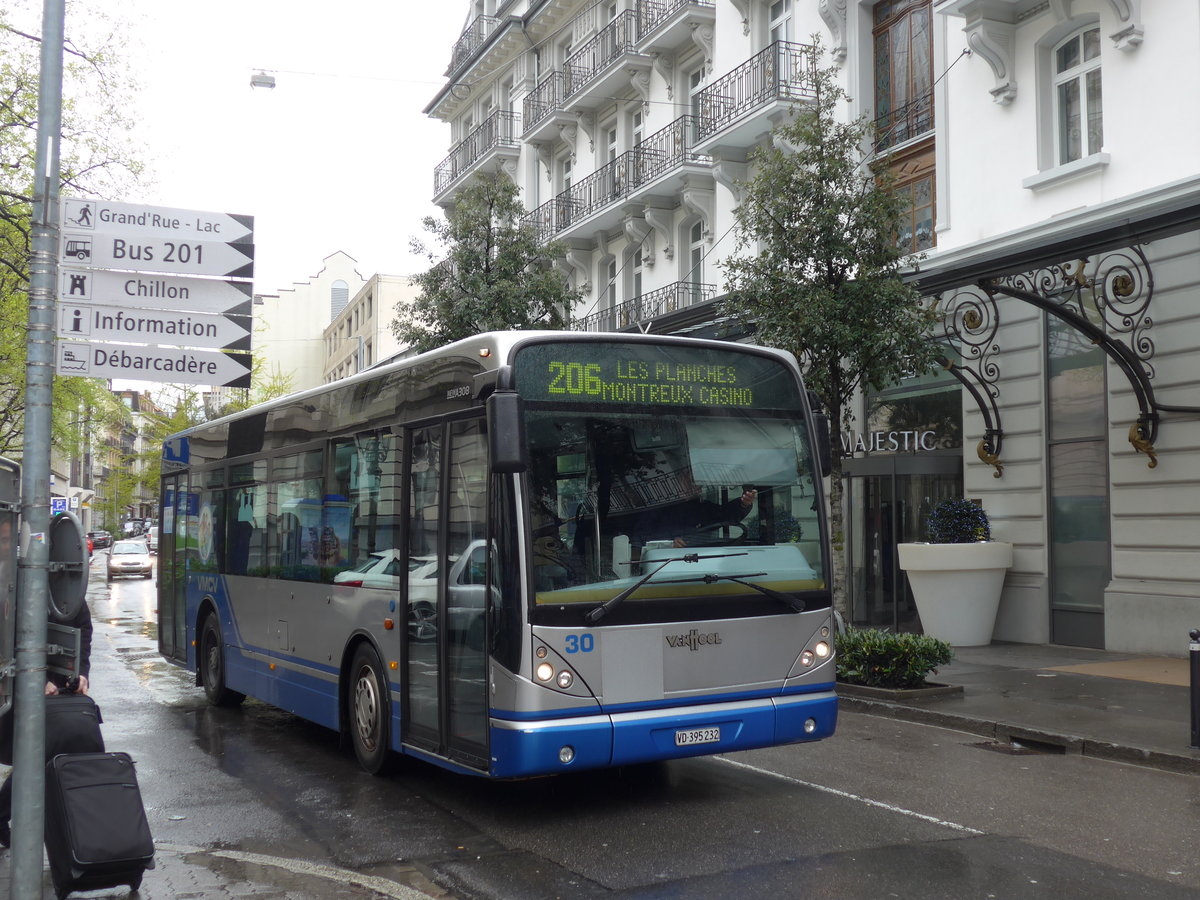 (170'153) - VMCV Clarens - Nr. 30/VD 395'232 - Van Hool am 18. April 2016 beim Bahnhof Montreux