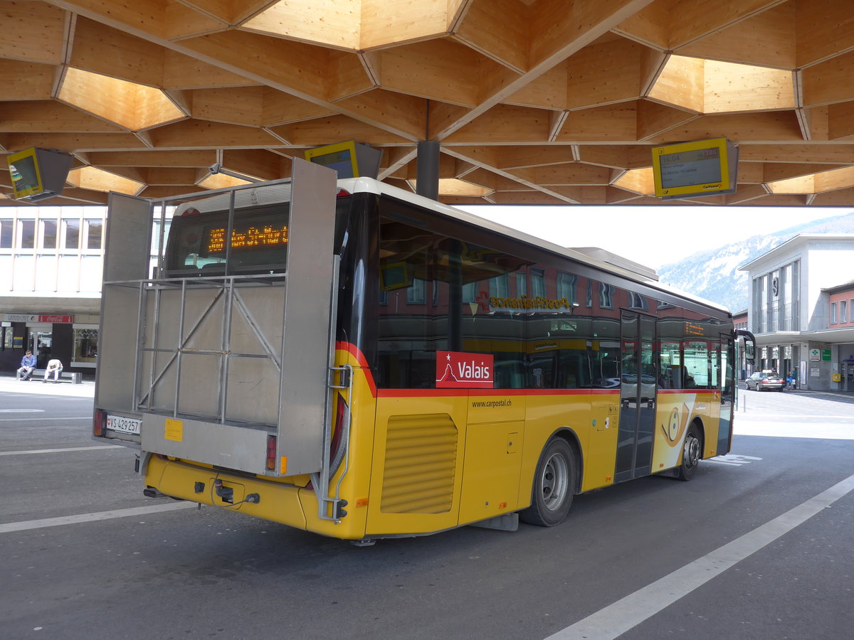 (170'227) - PostAuto Wallis - Nr. 1/VS 429'257 - Iveco am 24. April 2016 beim Bahnhof Sion