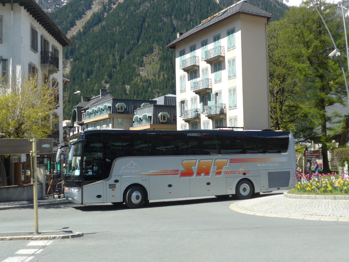 (170'367) - SAT, Passy - Nr. 190/CZ 587 BY - Van Hool am 5. Mai 2016 beim Bahnhof Chamonix