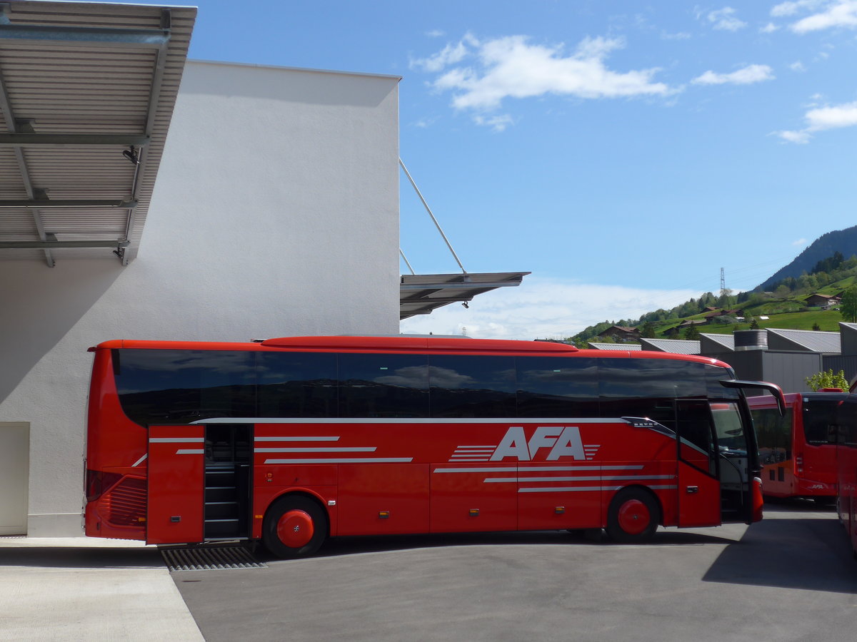 (170'423) - AFA Adelboden - Nr. 15/BE 26'702 - Setra am 10. Mai 2016 in Frutigen, Garage