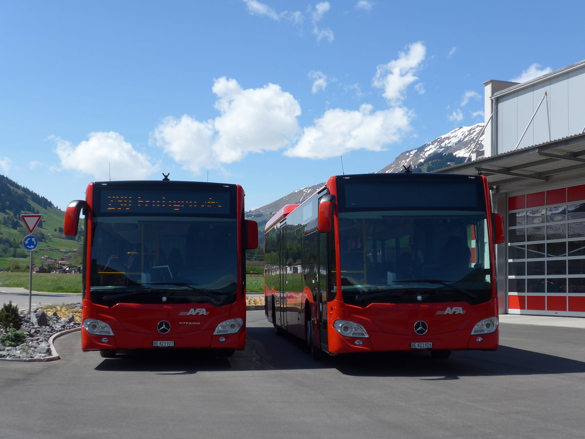 (170'453) - AFA Adelboden - Nr. 97/BE 823'927 + Nr. 96/BE 823'926 - Mercedes am 10. Mai 2016 in Frutigen, Garage