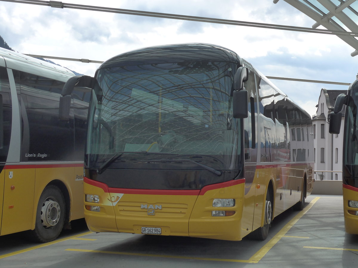 (170'943) - PostAuto Graubnden - GR 162'984 - MAN am 16. Mai 2016 in Chur, Postautostation