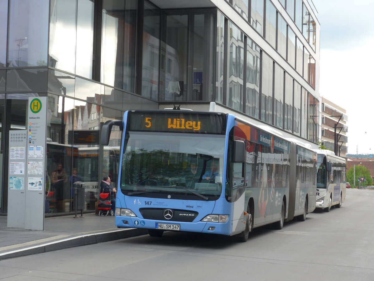 (171'018) - SWU Ulm - Nr. 147/NU-SM 147 - Mercedes am 19. Mai 2016 in Ulm, Rathaus Ulm